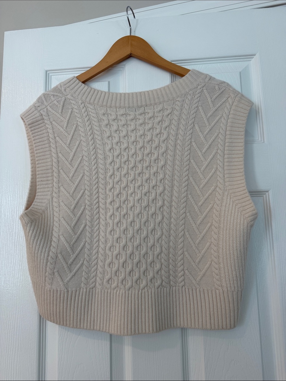 Babaton Soft Cream Cable-Knit V-Neck Sweater Vest - Picture 3 of 3